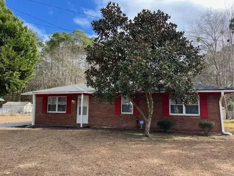 1096 Live Oak Dr, Hinesville, GA 31313