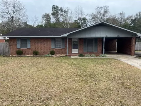 2106 Lakeview Dr, Waycross, GA 31501
