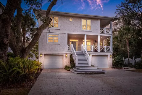 4206 8th St, Saint Simons Island, GA 31522