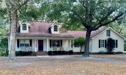 2958 Chadwick Dr, Waycross, GA 31501