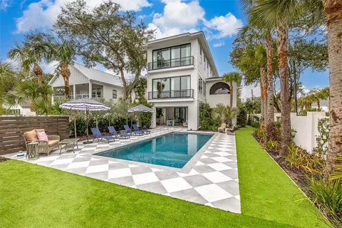 1833 Dixon Ln, Saint Simons Island, GA 31522