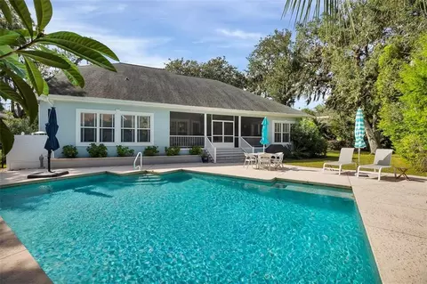 607 Brickyard Ln, Saint Simons Island, GA 31522