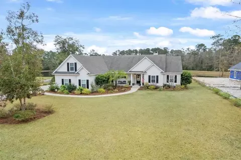108 Club Dr, Waverly, GA 31565