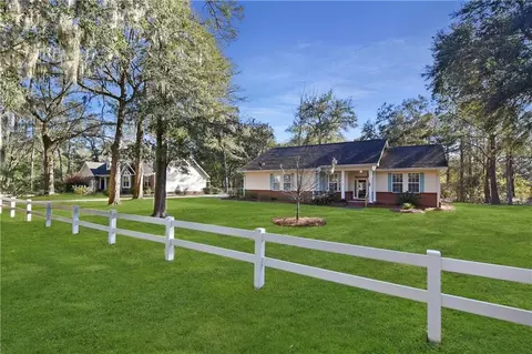1076 Jessica Dr, Darien, GA 31305