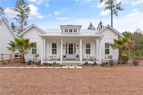 309 Salt Creek Way E, Brunswick, GA 31523
