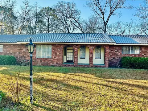 2897 Cherokee St, Waycross, GA 31503
