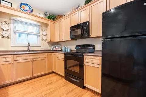 Kitchen - 1079 New Shellman Rd NE, Shellman Bluff, GA 31331 photo 3 of 4