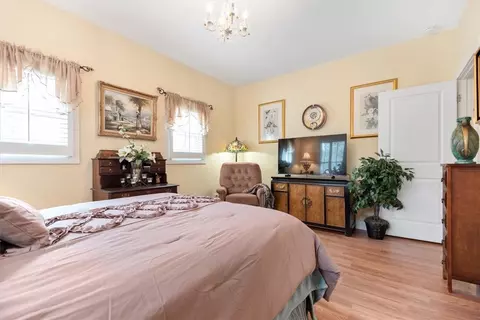 Bedroom - 1079 New Shellman Rd NE, Shellman Bluff, GA 31331 photo 4 of 7