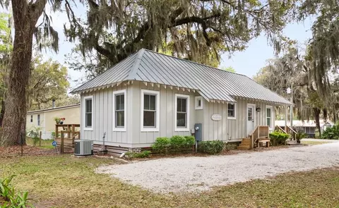 Exterior - 1079 New Shellman Rd NE, Shellman Bluff, GA 31331 photo 4 of 17