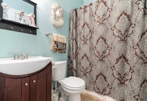 Bath - 1079 New Shellman Rd NE, Shellman Bluff, GA 31331 photo 1 of 3