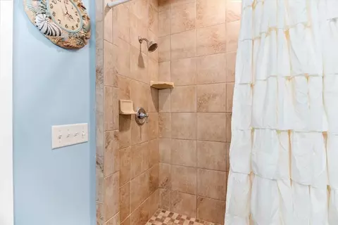 Bath - 1079 New Shellman Rd NE, Shellman Bluff, GA 31331 photo 3 of 3