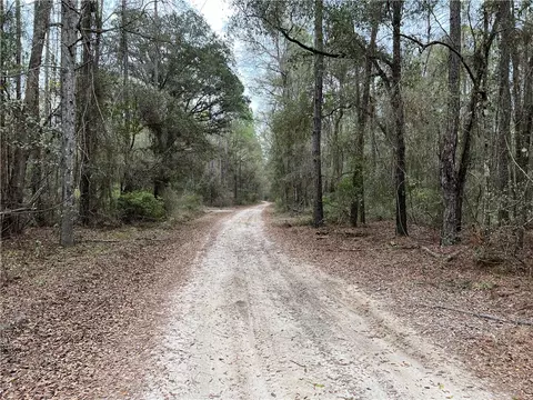 31 Settlers Way, White Oak, GA 31568