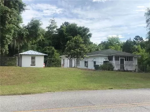 106 Garrison St, Darien, GA 31305