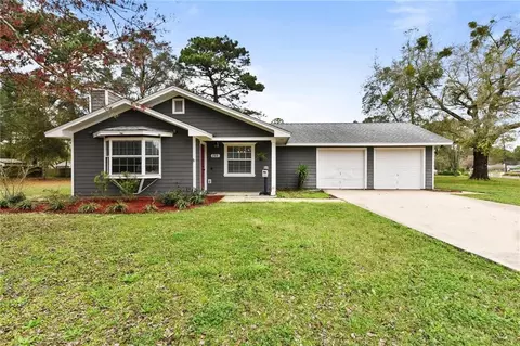 288 Mallard Pointe Dr, Woodbine, GA 31569
