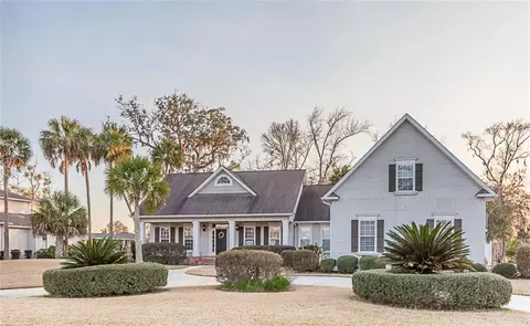 379 Oak Grove Island Dr, Brunswick, GA 31523