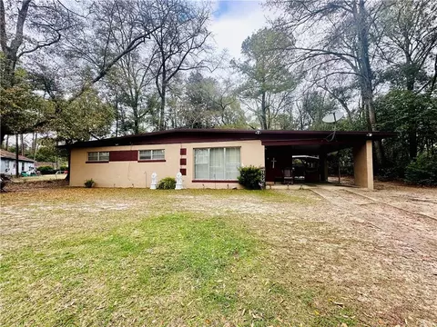 704 Hertson Dr, Waycross, GA 31501