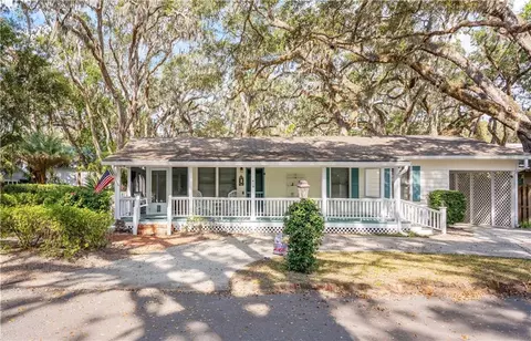 418 Twelfth St, Saint Simons Island, GA 31522