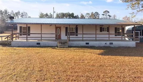 531 Satilla Church Rd, Hortense, GA 31543