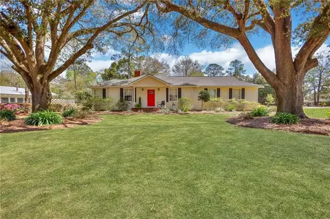 191 S Magnolia Dr, Jesup, GA 31546