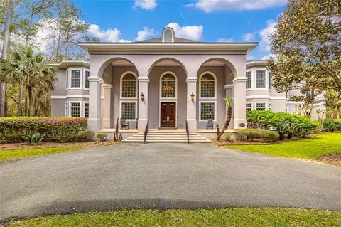 23 Carriage Dr, Saint Simons Island, GA 31522