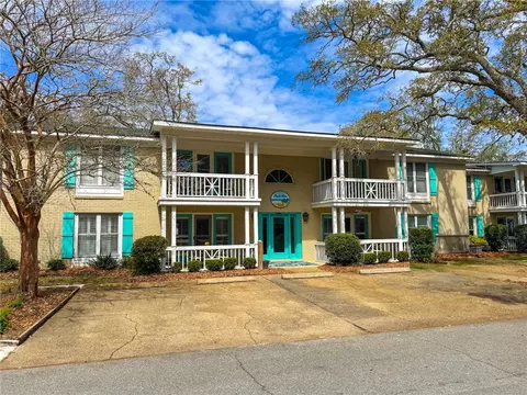 705 Oglethorpe Ave #A, Saint Simons Island, GA 31522
