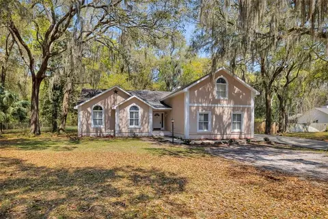 1174 W Shore Dr, Brunswick, GA 31523