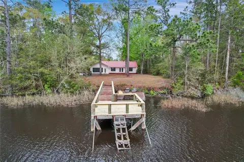 1806 Horseshoe Cove Rd, Waverly, GA 31565
