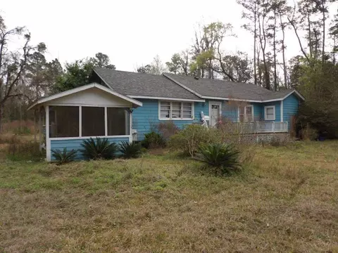 901 Brewster Ave, Woodbine, GA 31569