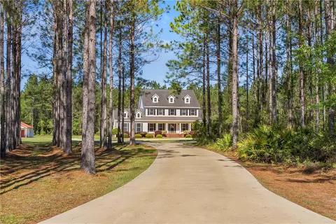 215 Hunters Chase Dr, Nahunta, GA 31553