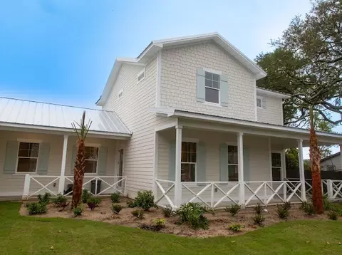 498 Baisden Ln, Saint Simons Island, GA 31522