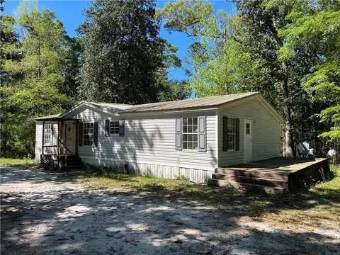 96 7th Ave, Waynesville, GA 31566