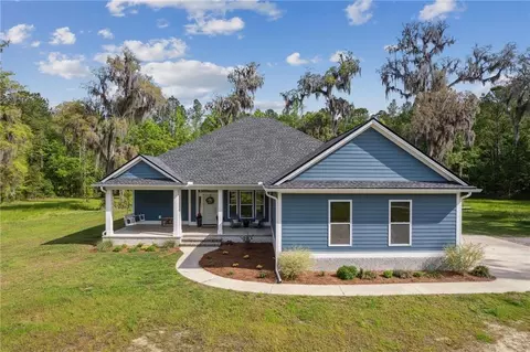 818 Pine Dr, Woodbine, GA 31569
