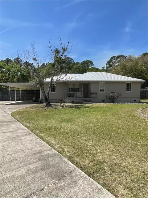 1091 Tarpon Dr SE, Darien, GA 31305
