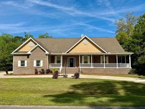 828 Riverview Dr E, Saint Marys, GA 31558