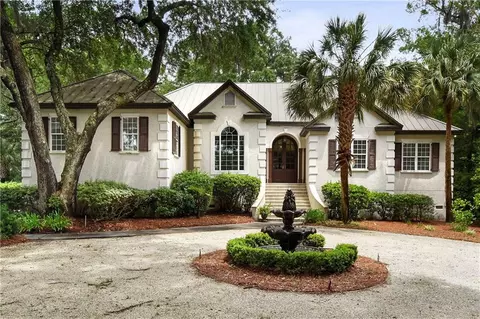 323 Dunbarton Dr, Saint Simons Island, GA 31522