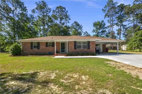 335 Edgewood Dr, Blackshear, GA 31516
