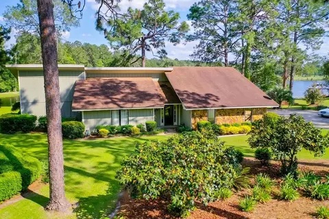1103 Lakeview Dr, Blackshear, GA 31516