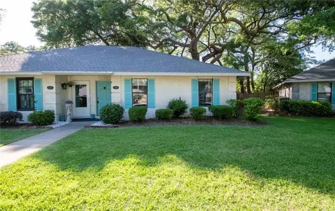 239 Island Dr, Saint Simons Island, GA 31522