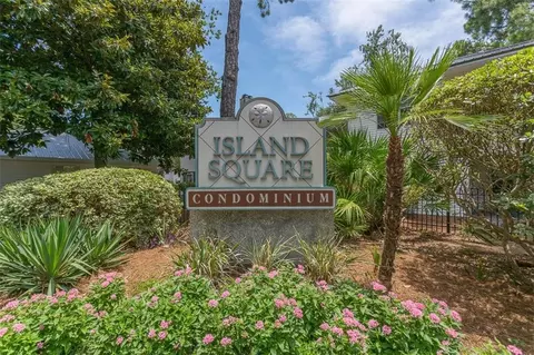 508 E Island Square Dr, Saint Simons Island, GA 31522