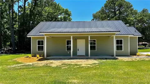 805 Pine St, Darien, GA 31305