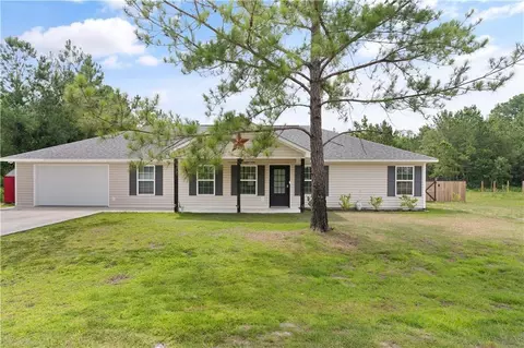 941 Red Hawk Dr, Waynesville, GA 31566