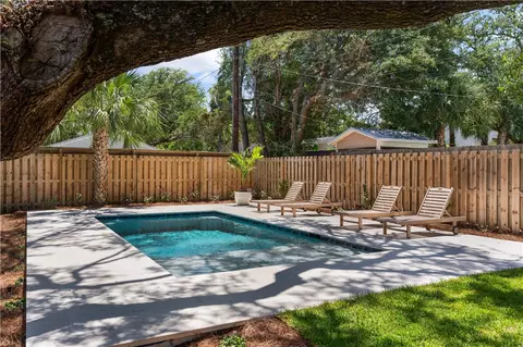 1833 Bruce Dr, Saint Simons Island, GA 31522