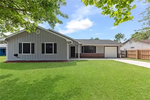 102 Greenacre Cir N, Kingsland, GA 31548
