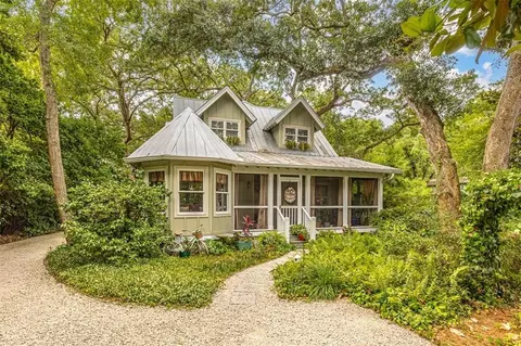 1226 George Lotson Ave, Saint Simons Island, GA 31522
