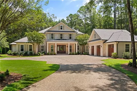 305 Pikes Bluff Dr, Saint Simons Island, GA 31522