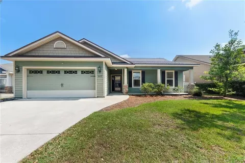 107 Waters Edge Dr, Kingsland, GA 31548