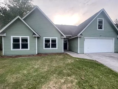 141 Lake Ashley Dr, Kingsland, GA 31548