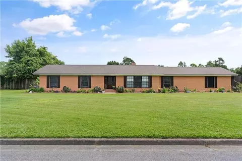 118 Bacon St, Jesup, GA 31545