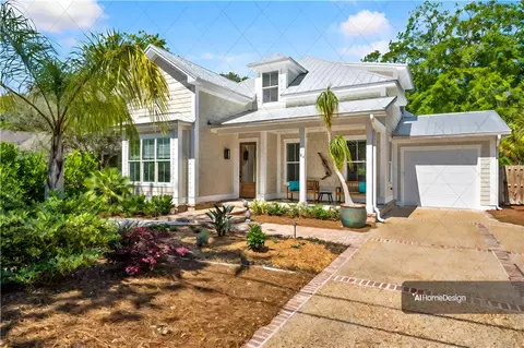 617 Oak St, Saint Simons Island, GA 31522