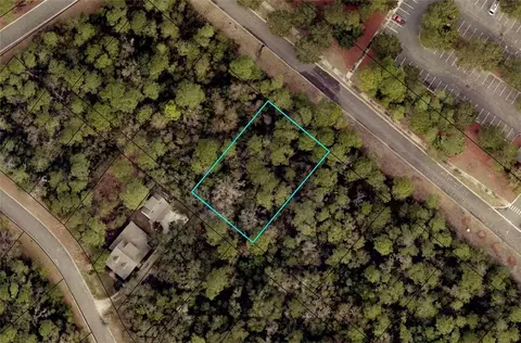 304 Clubhouse Cir, Saint Marys, GA 31558